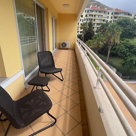Apartamento By The Sea V - Panoramic Pool Retreat Funchal (Madeira)