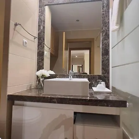 Apartment By The Sea V - Panoramic Pool Retreat Funchal (Madeira)